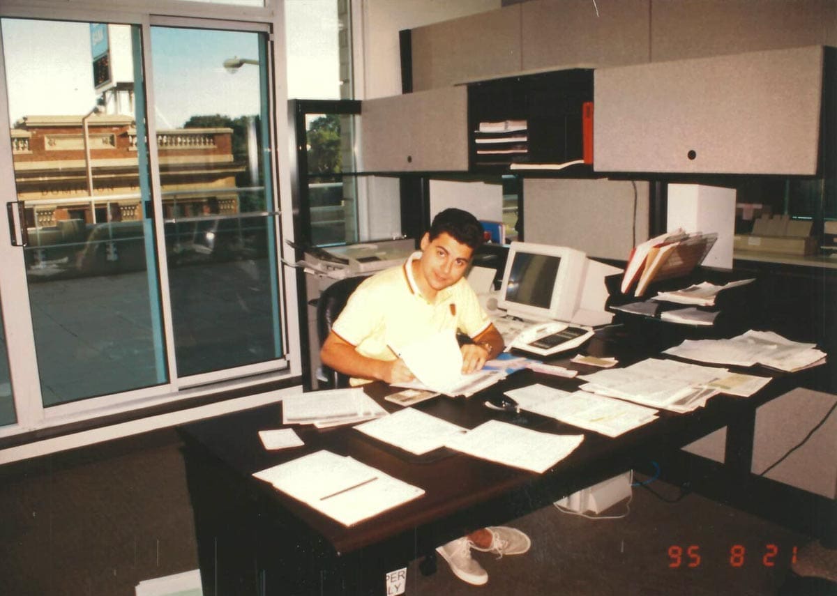 Une photo de Paul Penzo rejoignant l’équipe All Language en 1995