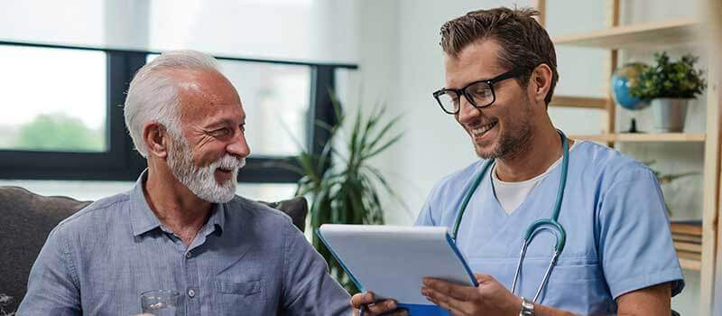 AdobeStock_270810412 Doctor talking to his patient